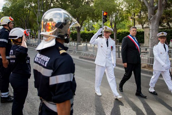 Revue des troupes du Bataillon des Marins pompiers de Marseille