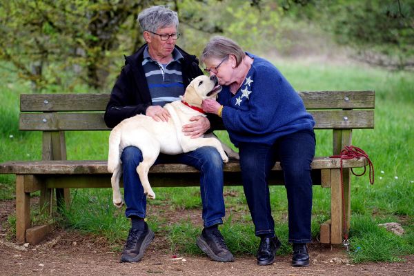 Martine Dellai et son mari sont famille d'accueil pour l'association Handi'Chiens.