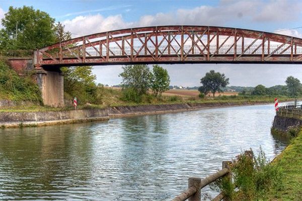 La canal du Nord à Hermies.