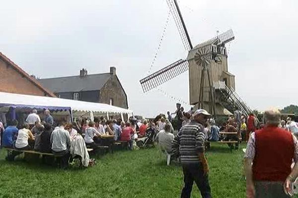 Un fête pour le moulin de Boeschèpe dans un total esprit flamand !