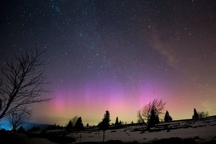 Une Aurore Boreale Photographiee Au Champ Du Feu