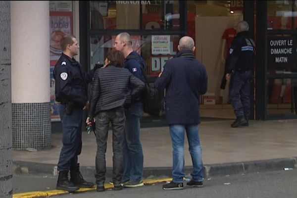 Enquêteurs sur la scène de crime en janvier 2014 à Istres. 