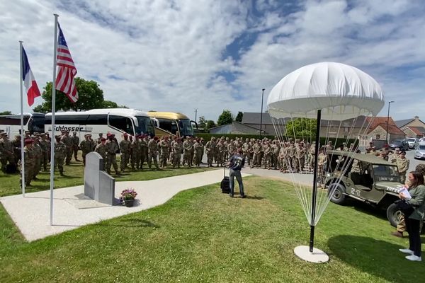 Il sera difficile de circuler dans le Calvados le 6 juin 2024, pour le 80ᵉ anniversaire du Débarquement. (illustration d'une cérémonie de la 101ᵉ airborne)