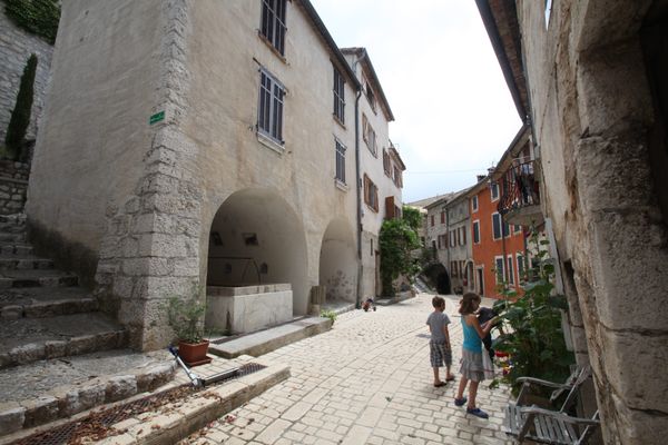 La quiétude du village de Coursegoules ne sera finalement pas perturbée, le projet d'héliport est abandonné.