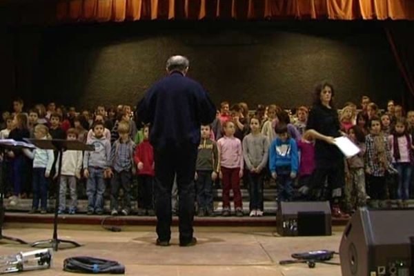 Pour chanter juste en choeur, il faut répéter, répéter ....