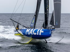 Charlie Dalin (FRA), skipper de MACIF Santé Prévoyance, s'entraîne pour le Vendée Globe, le 10 septembre 2024, au large de Lorient