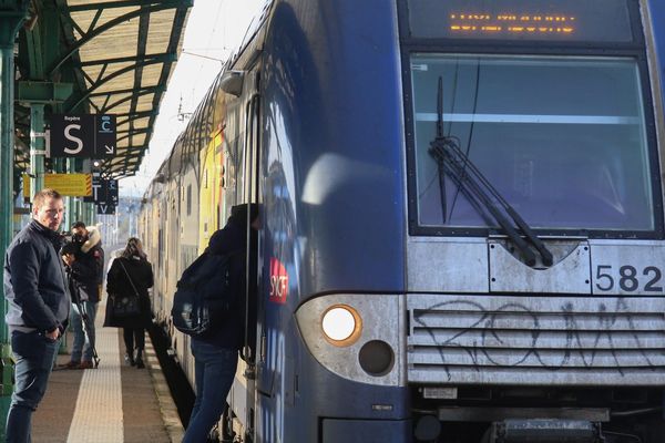 Ce lundi, une partie des voyageurs frontaliers devaient changer de train à Thionville pour continuer jusqu'à Luxembourg. Ce sera pour plus tard.