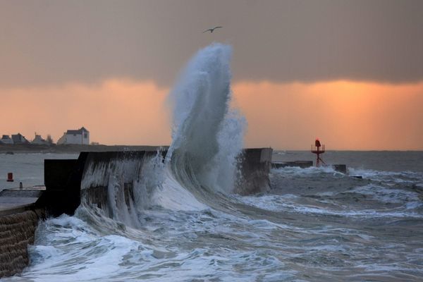 Le coucher de soleil à Lesconil, dans le Finistère.