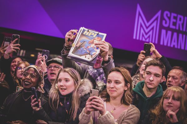 Le public du tapis rouge à Séries Mania