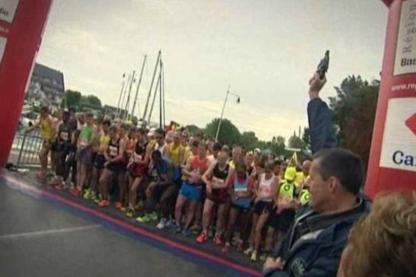 En 2013, 1200 participants étaient sur la ligne de départ du marathon de la liberté à Courseulles-sur-Mer