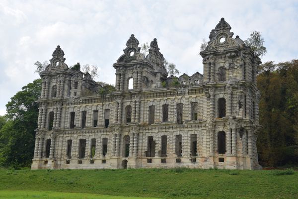 Les ruines du château Mennechet à Chiry-Ourscamp.