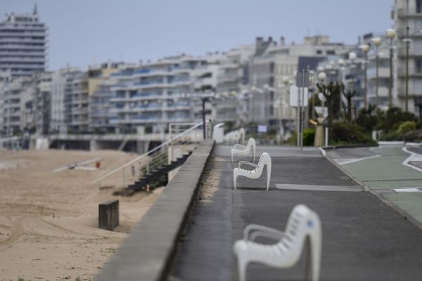 La plage de La Baule confinée, les médecins affirment la nécessité de maintenir durablement et strictement les gestes barrière pour éviter une "flambée" du coronavirus