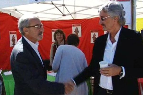 Le maire de Buxerolles, Jean-Louis Chardonneau (à gauche) a croisé certains de ses adversaires comme Alain Barreau, lors de cette journée des associations.
