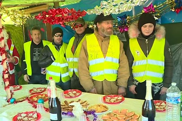 Les gilets jaunes de la Chapelle-Saint-Luc ont partagé leur Réveillon ensemble