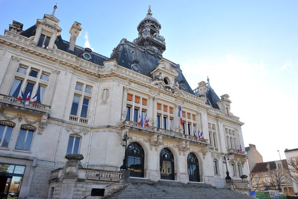 Après une plainte d'Anticor, une enquête préliminaire est ouverte au sujet de la gestion de la Ville de Vichy, dans l'Allier.