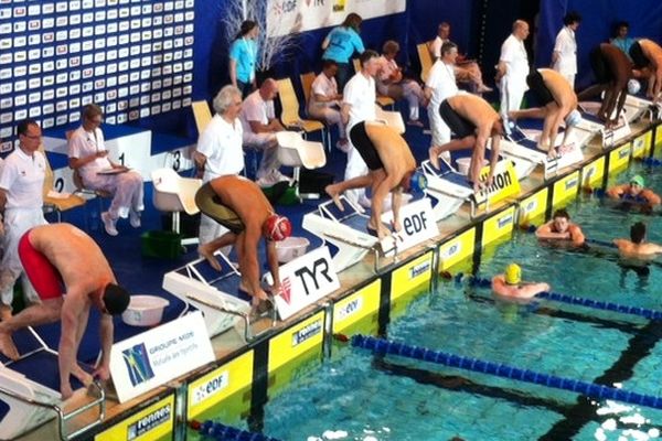 Départ des séries de qualification au championnat de France de natation à Rennes