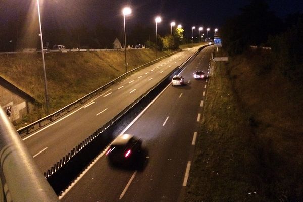 L'homme est tombé de ce pont