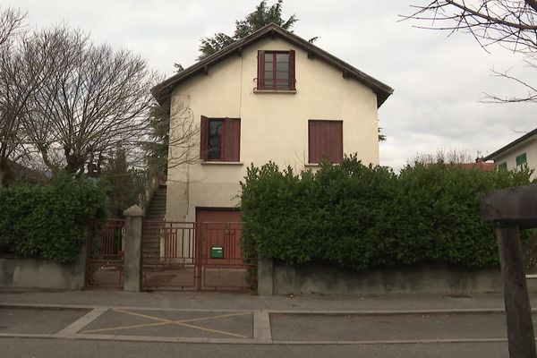 La maison, située quartier Vigny Musset à Grenoble, est squattée illégalement depuis fin janvier.