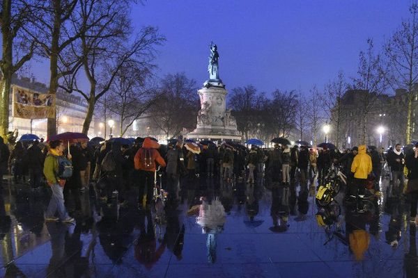 Le mouvement #NuitDebout à Paris dimanche soir