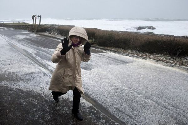 Guilvinec (29) : l'écume sur la route le 14/02/2014