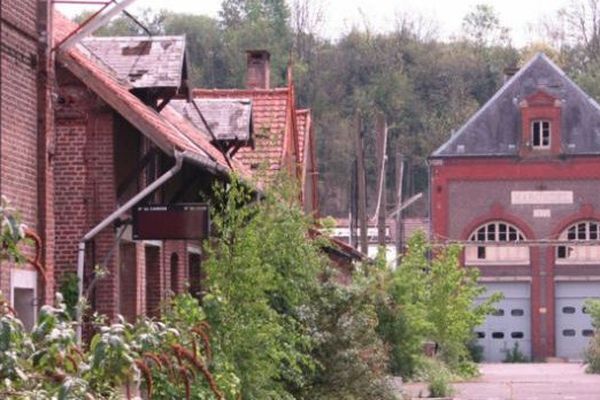 La Manufacture des Sièges de France, située à Berteaucourt-les-Dames (80), a fermé en 2009.