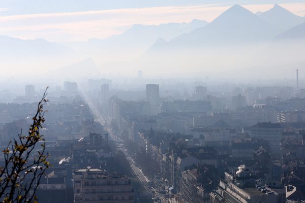 Avec Lyon et Chambéry, Grenoble fait partie des villes de la région Auvergne-Rhône-Alpes les plus touchées par la pollution atmosphérique