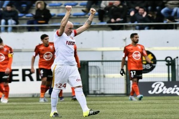 Raggi célèbre la victoire de l'AS Monaco à Lorient.