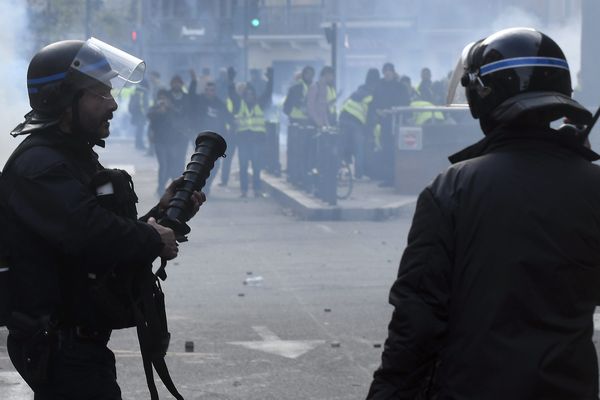 Des policiers à court de munitions...