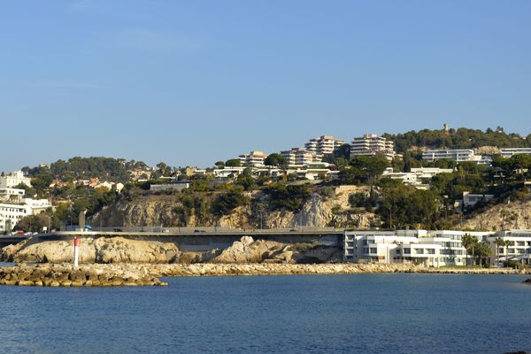 La base nautique du Roucas Blanc à Marseille accueille cette semaine les mondiaux de voile Jeunes... avant les JO 2024.