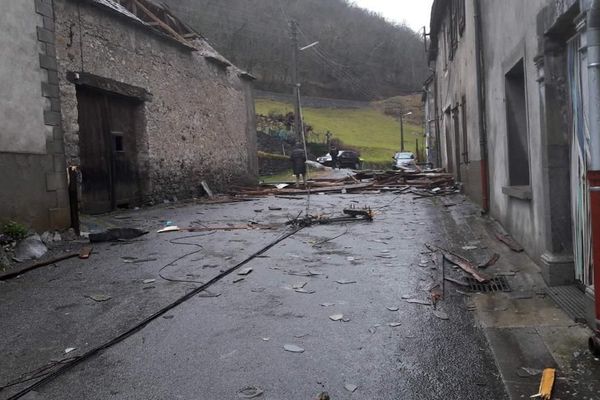 Toits, poteaux téléphoniques, la tornade a tout emporté sur son passage à Rébouc sur la commune de Hèches dans les Hautes-Pyrénées