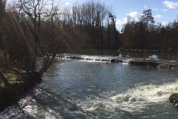 Le Clain à Chasseneuil-du-Poitou dans la Vienne.