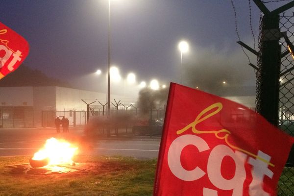 Les salariés de la centrale de Paluel protestent contre le gel de leurs salaires. 