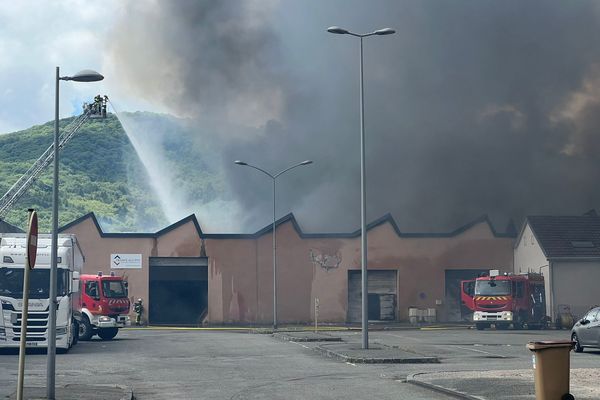 Important incendie à Valdoie ce mardi 7 juin 2022.