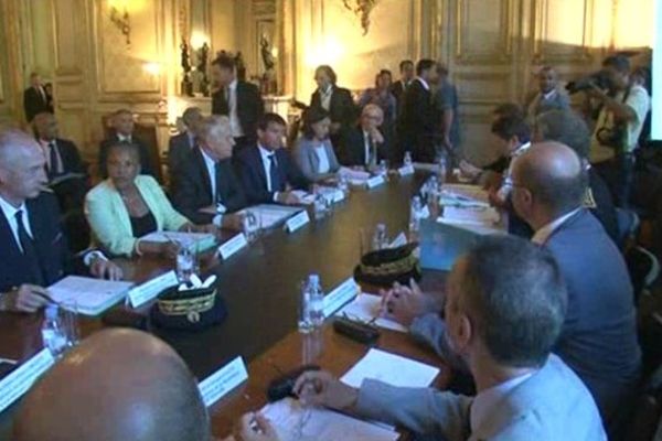 Jean-Marc Ayrault et ses ministres à la préfecture à Marseille