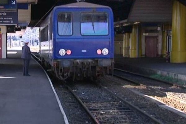 Train en gare sur la ligne Paris-Toulouse ( image d'illustration)