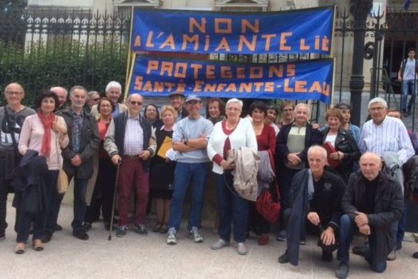 L'association St Hippolyte Environnement contre l'enfouissement d'amiante dans la décharge El Fournat, située près de leur village. 11/05/2017