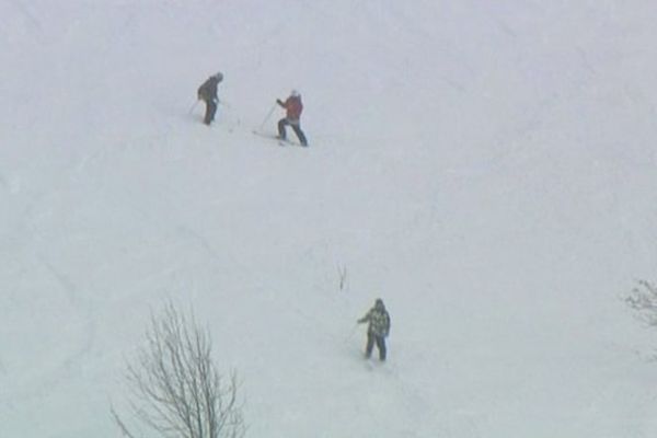 Skieurs hors pistes dans les Pyrénées-Orientales - illustration