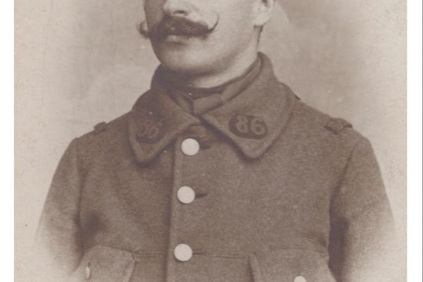 Auguste Sabatier, soldat décédé en 1917 pendant la Première Guerre Mondiale, va retrouver son village natal de Saugues en Haute-Loire. 