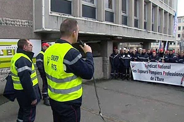 Les pompiers de l'Eure sont en grève.