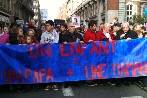 Les anti se sont donnés rendez-vous place Esquirol à Toulouse