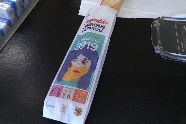 Un sac à baguette pour mobiliser contre les violences intrafamiliales dans l'Audomarois