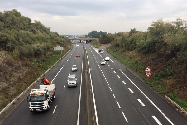 Le pont sud de l'A711 (au fond) sera démoli le vendredi 14 octobre, entraînant des perturbations de trafic pendant plusieurs jours