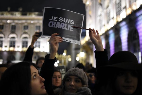 3.000 personnes le 7 janvier 2015 et 10.000 le lendemain place Stanislas à Nancy pour un hommage aux victimes de l'attaque terroriste au journal hebdomadaire satirique Charlie Hebdo.