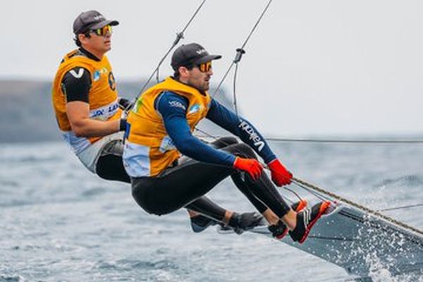 Erwan Fischer et Clément Pequin t champions du monde de dériveur double. Historique...et prometteur à seulement 4 mois des Jeux Olympiques de Paris