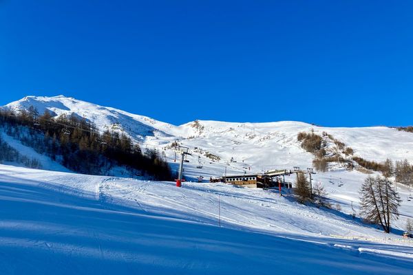 La station de Puy-Saint-Vincent dans les Hautes-Alpes va ouvrir de façon anticipée ce week-end du 7 décembre.