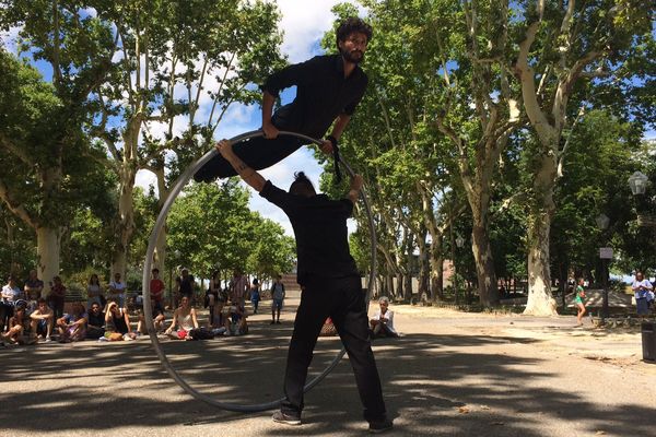 La compagnie La grand jeté le mercredi 28 juin 2017 dans le cadre du festival Mouvements sur la ville