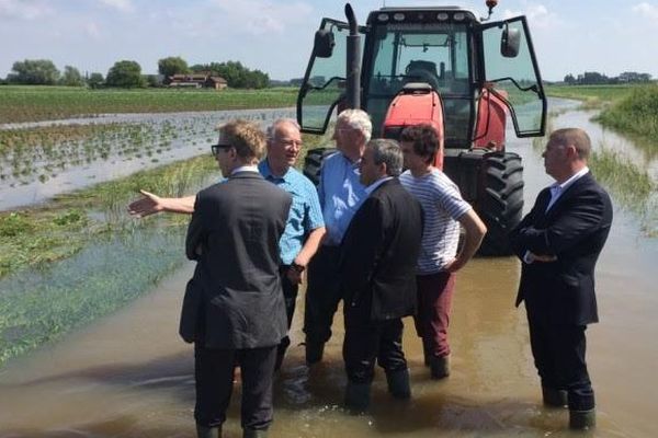 A Frommelles, où les inondations ont noyé des champs entiers. 