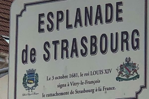 Une esplanade de Strasbourg a été inaugurée à Vitry-le-François en 2011 pour commémorer le rattachement de Strasbourg à la France.