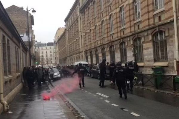 Des incidents ont éclaté devant le lycée Paul Bert à Paris (14e).