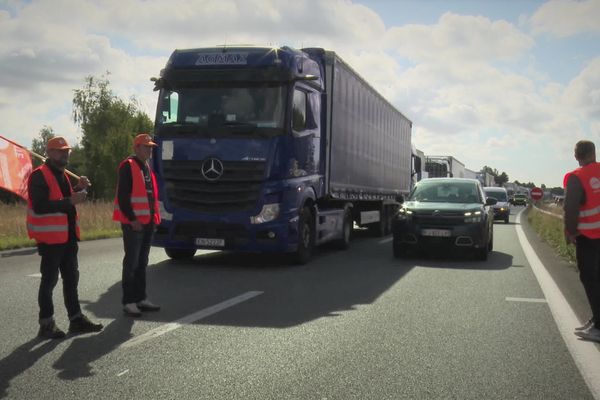 Manifestations de chauffeurs routiers sur la RN 157 entre Châteaubourg et Cornillé (35)